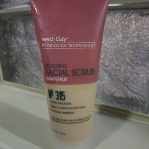 Seed + Clay Grapefruit Facial Scrub